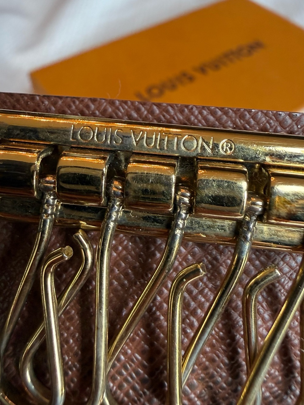 Louis Vuitton Monogram 6 Key Holder - Picture 5 of 15